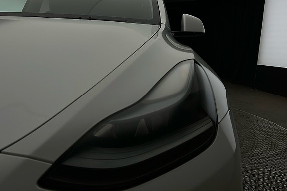 Tesla Model Y 10 of 25