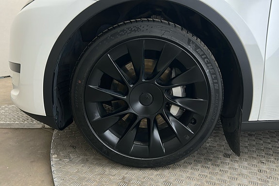 Tesla Model Y 11 of 25