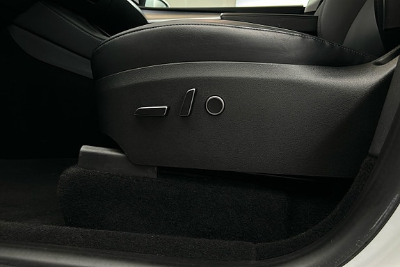 Tesla Model Y 15 of 25