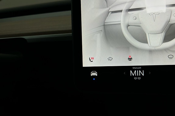 Tesla Model Y 21 of 25