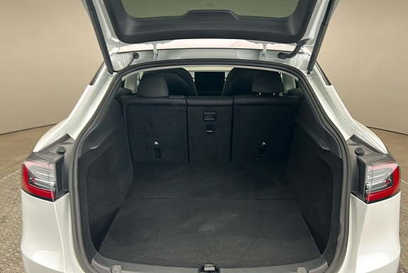 Tesla Model Y 14 of 25