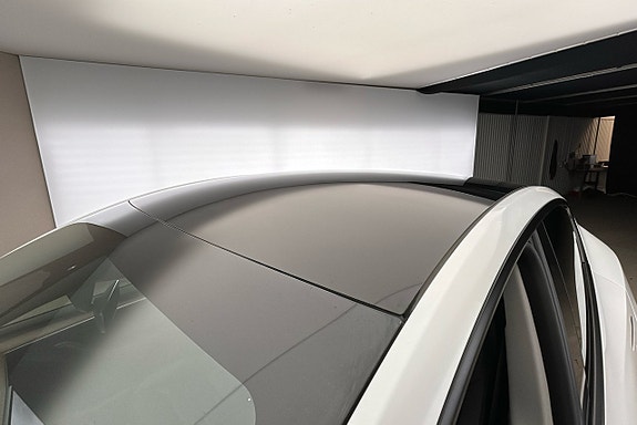 Tesla Model Y 17 of 25