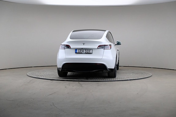 Tesla Model Y 5 of 25