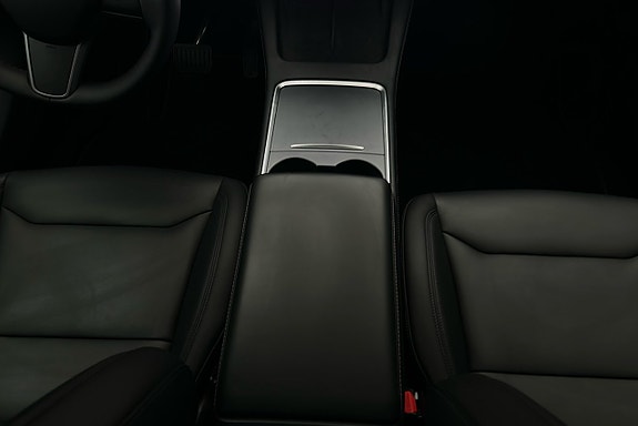 Tesla Model Y 8 of 25