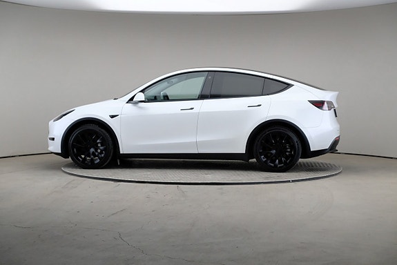 Tesla Model Y 4 of 25