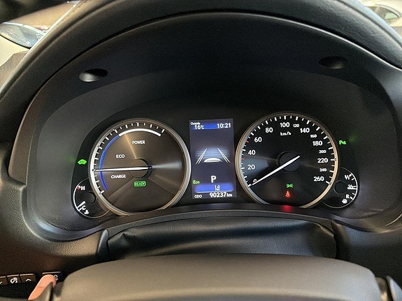 Lexus NX300h 12 of 14