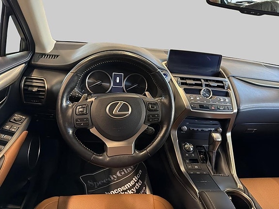 Lexus NX300h 9 of 14