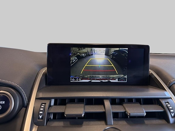 Lexus NX300h 14 of 14
