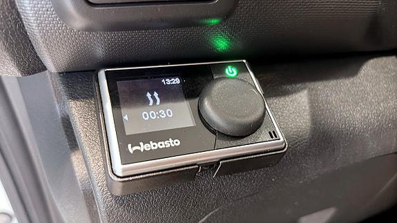 Nissan NV300 16 of 17