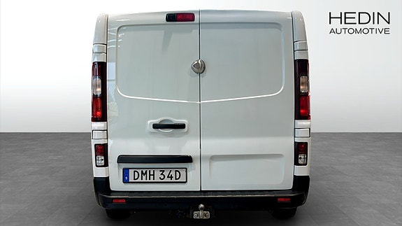 Nissan NV300 7 of 17