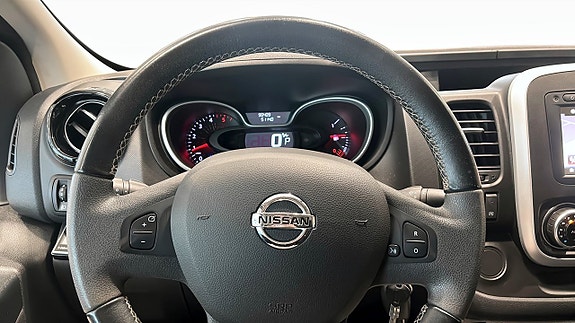 Nissan NV300 14 of 17