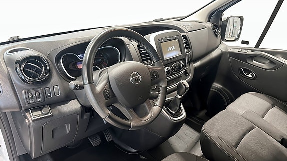 Nissan NV300 4 of 17