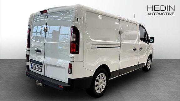 Nissan NV300 2 of 17