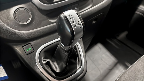 Nissan NV300 15 of 17
