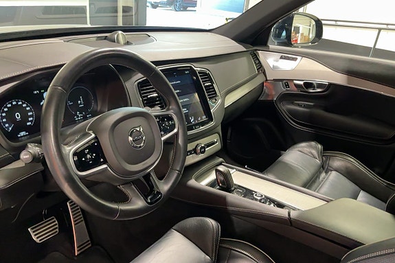 Volvo XC90 13 of 30