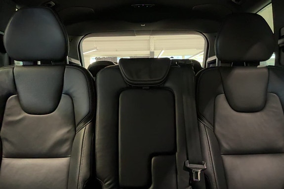Volvo XC90 17 of 30