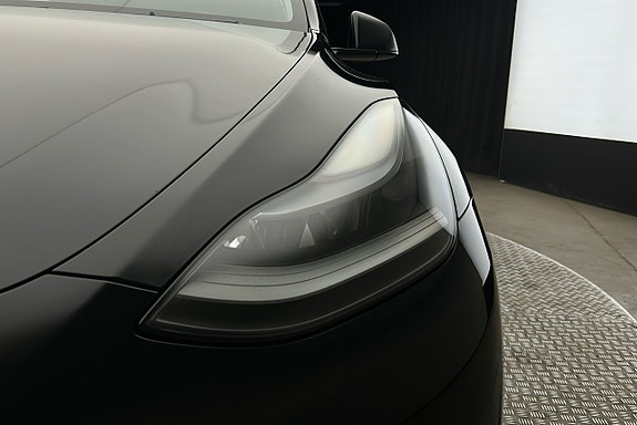 Tesla Model Y 10 of 25