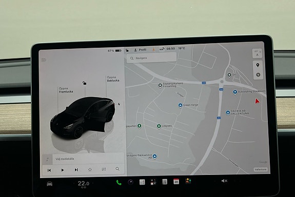 Tesla Model Y 7 of 25