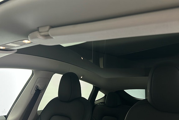 Tesla Model Y 17 of 25