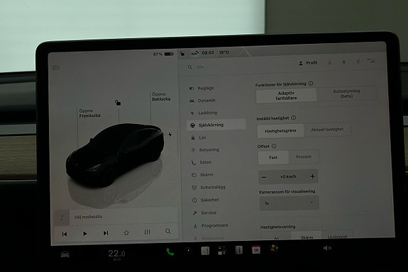 Tesla Model Y 23 of 25