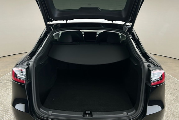Tesla Model Y 13 of 25