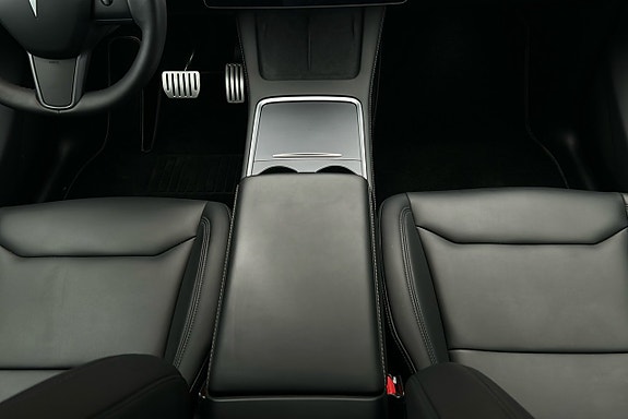 Tesla Model Y 8 of 25