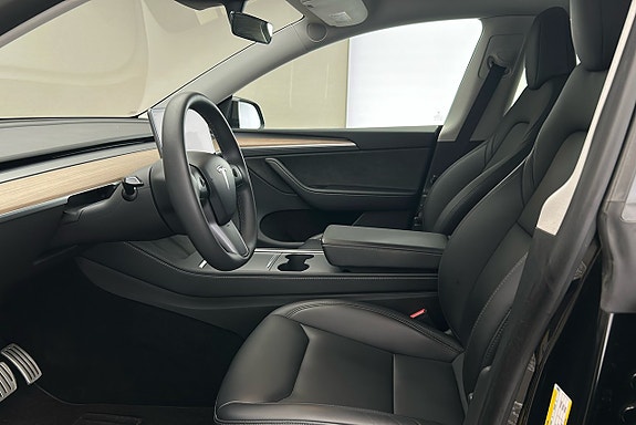 Tesla Model Y 9 of 25