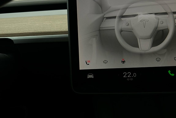 Tesla Model Y 21 of 25