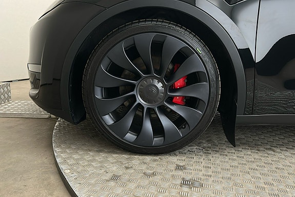 Tesla Model Y 11 of 25