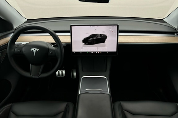 Tesla Model Y 6 of 25