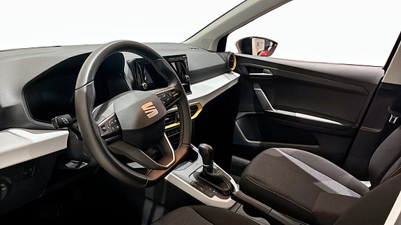 Seat Arona 7 of 12