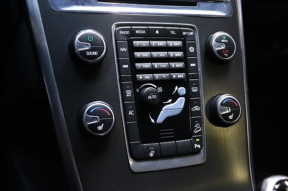 Volvo XC60 23 of 27