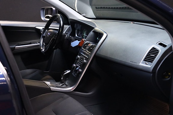 Volvo XC60 14 of 27