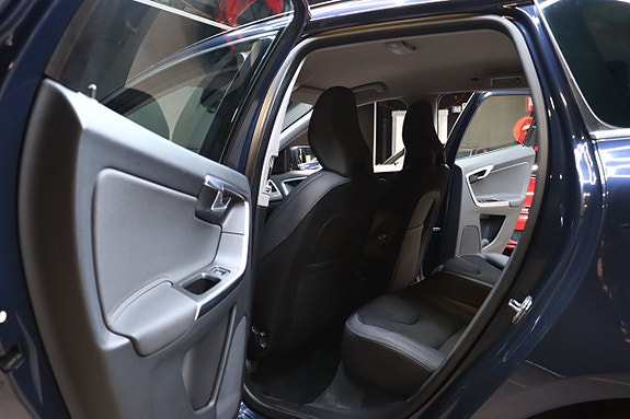 Volvo XC60 11 of 27