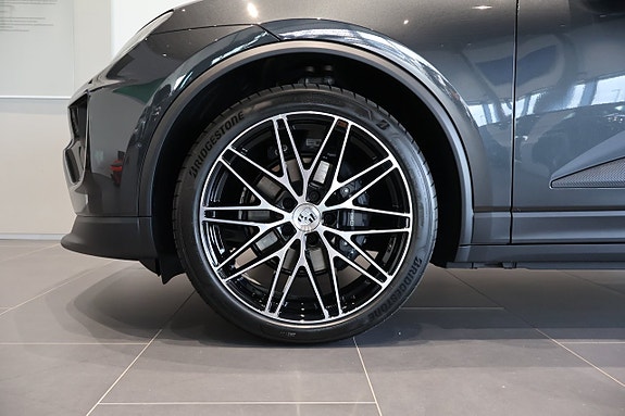 Porsche Macan 4 4 of 10