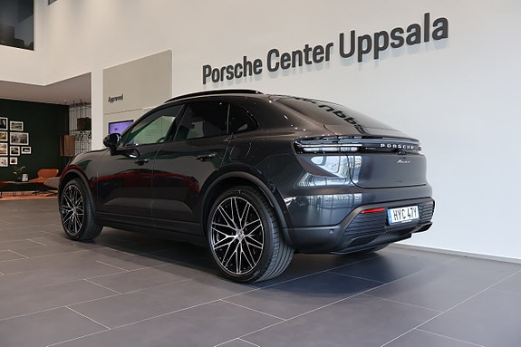 Porsche Macan 4 3 of 10