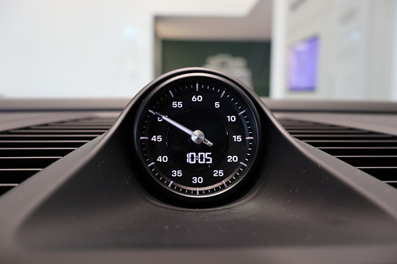 Porsche Macan 4 8 of 10