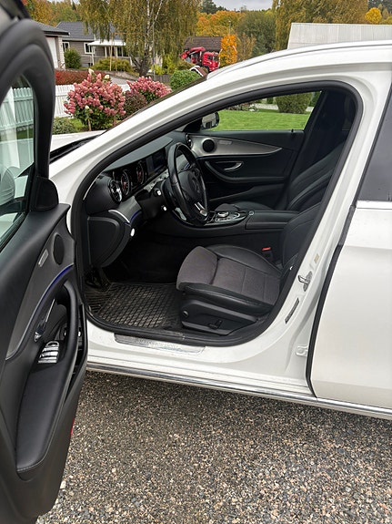 Mercedes-Benz E200 4 of 8