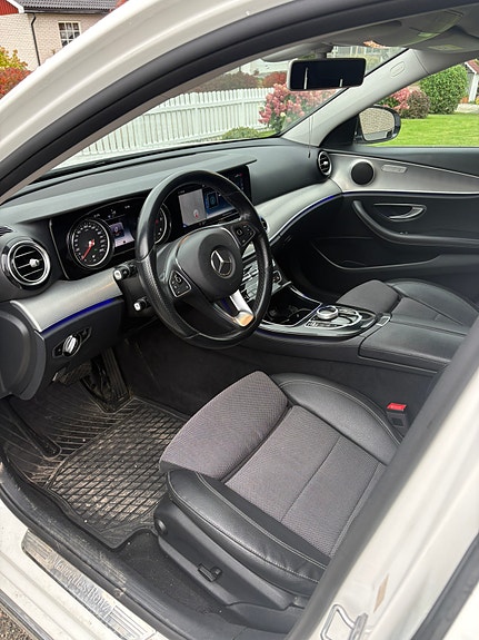 Mercedes-Benz E200 5 of 8