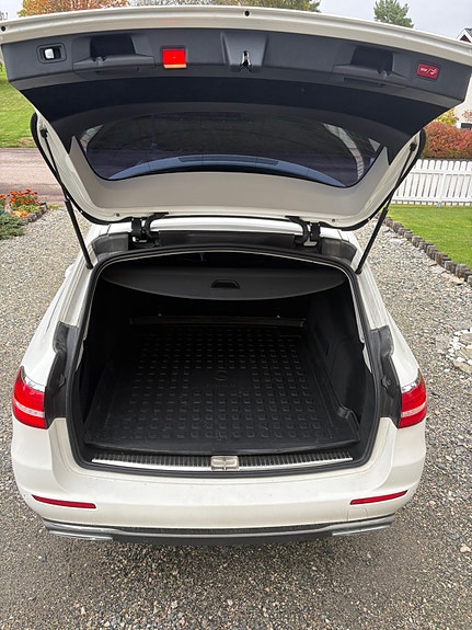 Mercedes-Benz E200 6 of 8
