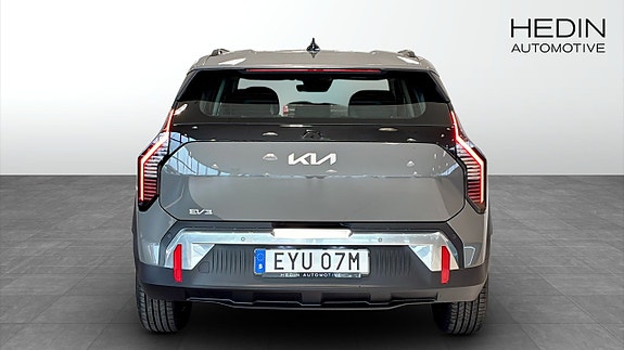 Kia EV3 7 of 17