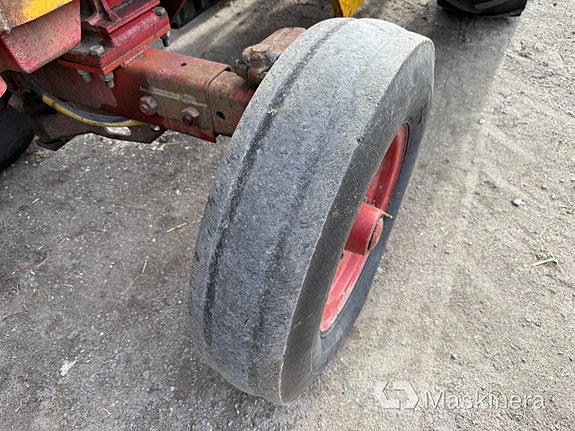 Traktor Volvo BM 2254 med lastare 11 of 27