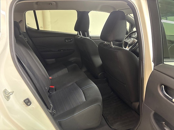 Nissan Leaf 9 of 11