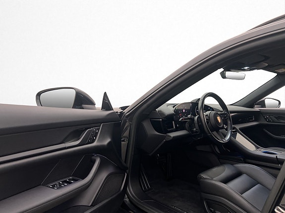 Porsche Taycan 14 of 30
