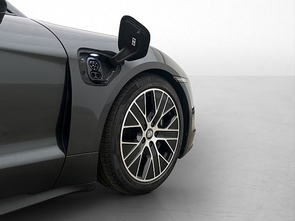Porsche Taycan 13 of 30
