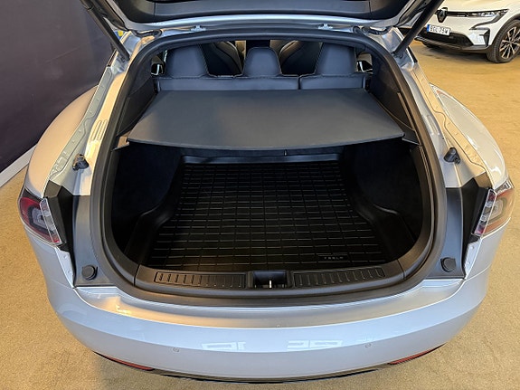Tesla Model S 12 of 20