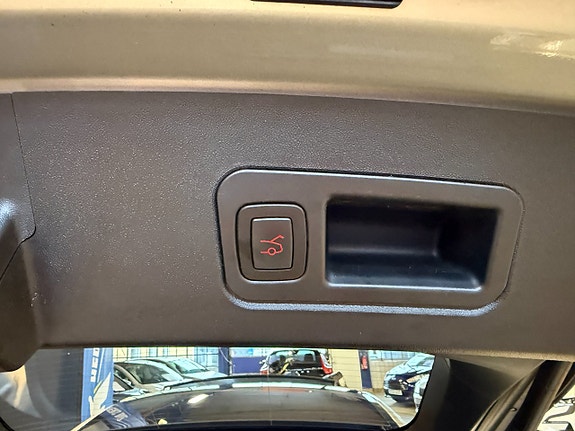 Tesla Model S 13 of 20