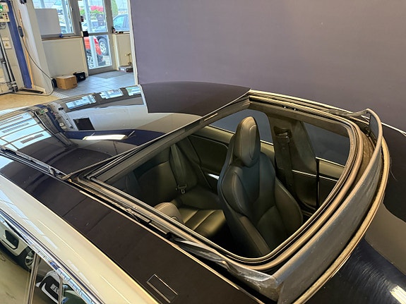 Tesla Model S 14 of 20
