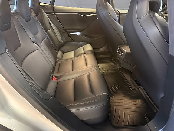 Tesla Model S 9 of 20