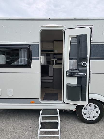 Hobby 560 CFE Excellent *Fransk bädd *Alde *Mover *Förtält 10 of 26